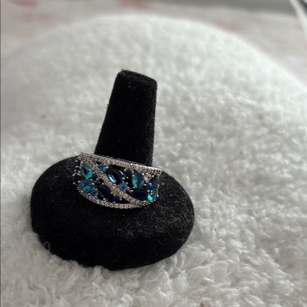 Elegant Silver and Blue Gemstone Ring
